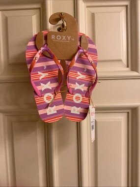 NWT Roxy Pink, Purple & Orange Striped Flip Flops